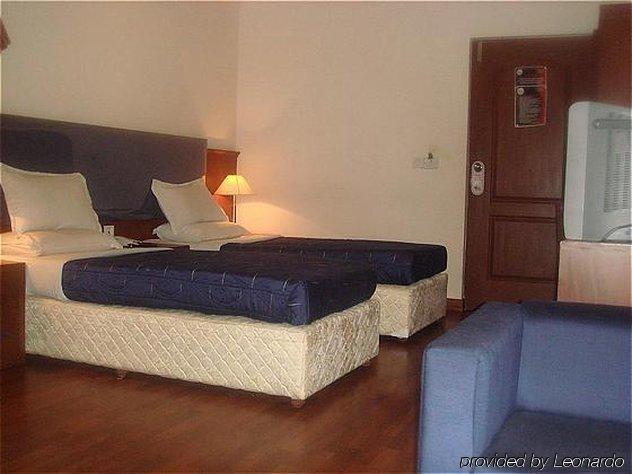 Hotel Noor Empire International Kormangala Bangalore Room photo