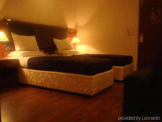 Hotel Noor Empire International Kormangala Bangalore Room photo