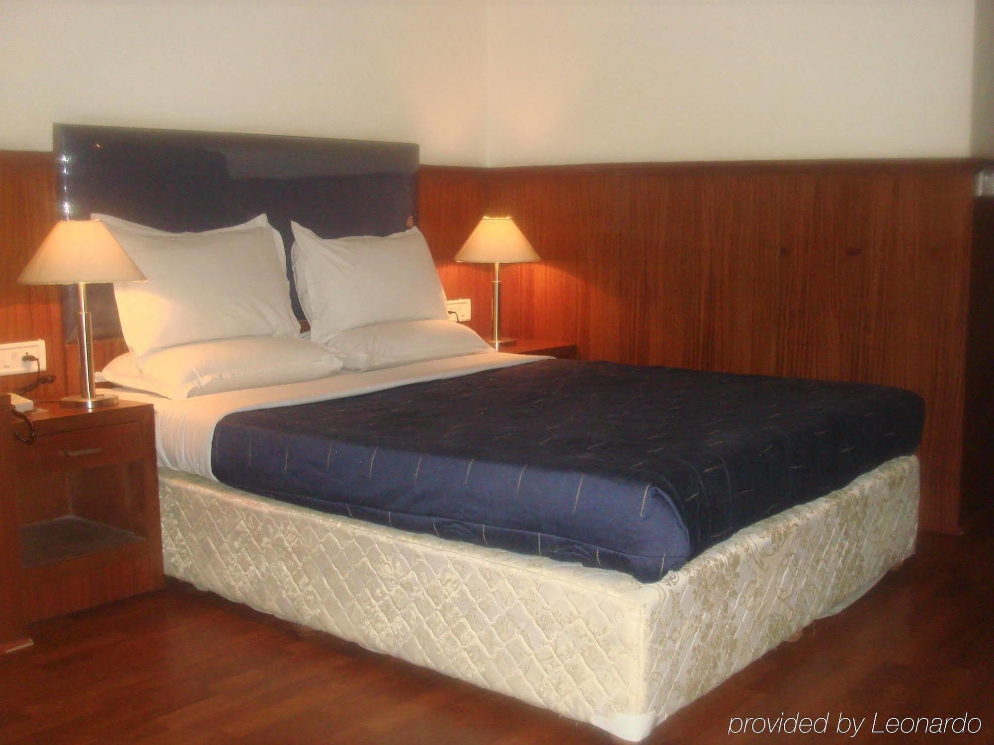 Hotel Noor Empire International Kormangala Bangalore Room photo